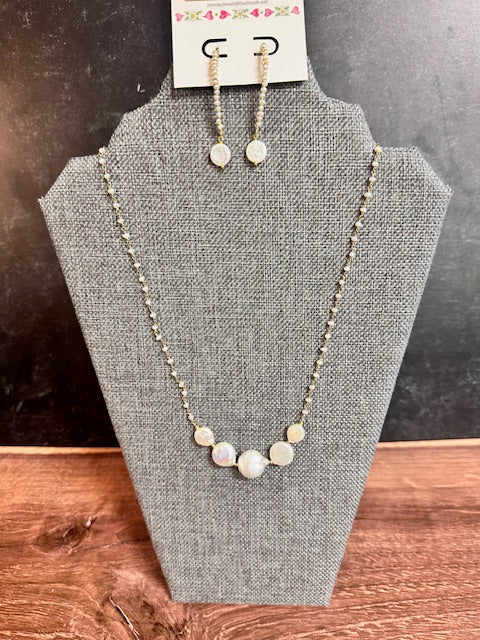 JANNIES JEWELS - 87 NECKLACE COIN PEARL WITH PEARL CHAIN