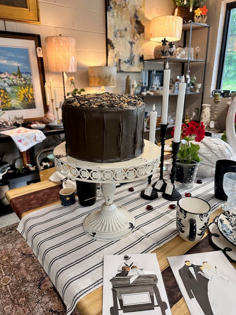DISTRESSED WHITE METAL CAKE STAND