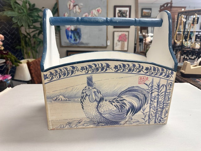 CHINESE BLUE AND WHITE HEN WOOD CADDY