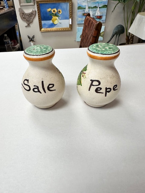 AVALLONE VIETRI "DIPINTO A MANO" VINTAGE ITALIAN POTTERY OIL & VINEGAR, SALT & PEPPER, TOOTHPICK HOLDER AND TRAY