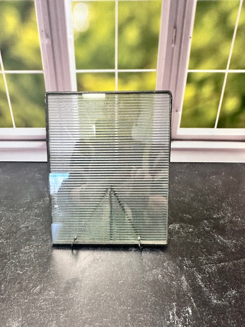 RIBBED GLASS AND METAL 5X7 PICTURE FRAME WITH STAND