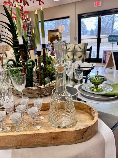 GLASS DECANTER WITH LID