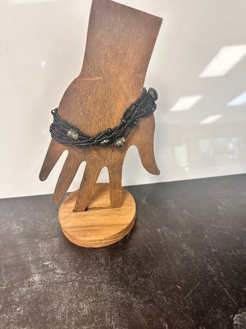BLACK BEADED BRACELET WITH BLACK SEED STONE BEADS