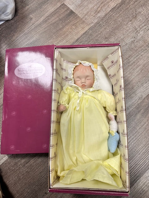 ASHTON DRAKE GALLERIES 1992 "LITTLE BIT OF SUNSHINE" PORCELAIN DOLL