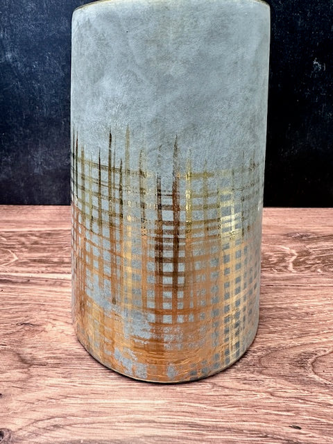NAPA HOME & GARDEN KAMBIA VASE - CEMENT AND GOLD