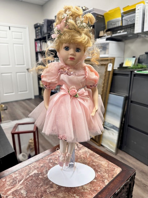 CAMELLIA GARDEN 1997 PORCELAIN BALLERINA DOLL