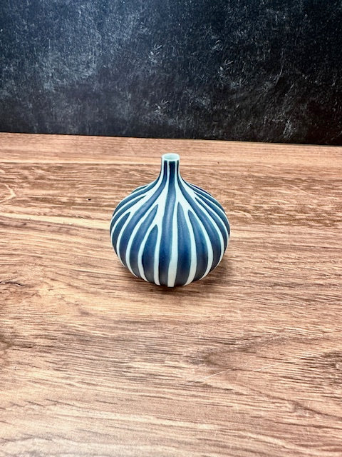 HANDMADE BY ART FLORAL TRADING LLC - MINI VASE 2.5" x 2.75"