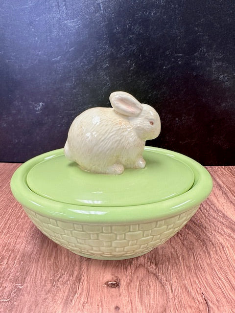 HALLMARK PASTEL GREEN CERAMIC BASKET WITH BUNNY RABBIT