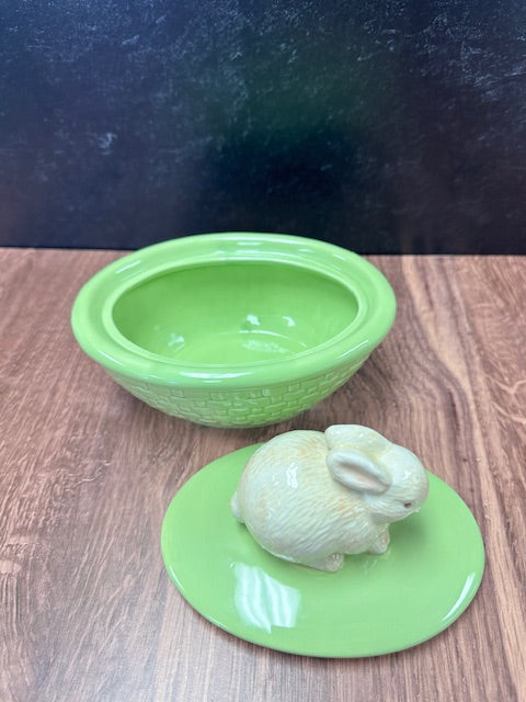 HALLMARK PASTEL GREEN CERAMIC BASKET WITH BUNNY RABBIT