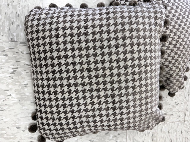 DARK TAUPE HOUNDSTOOTH PILLOW WITH TASSELS 16" x16"