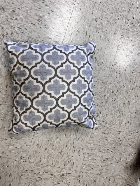 GREY MEDALLION PATTERNED EMBROIDERED PILLOW 17x17