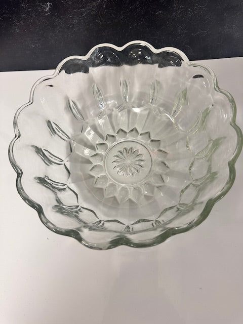 VINTAGE CLEAR GLASS SERVING BOWL W/SCALLOPED EDGE & STARBURST BOTTOM