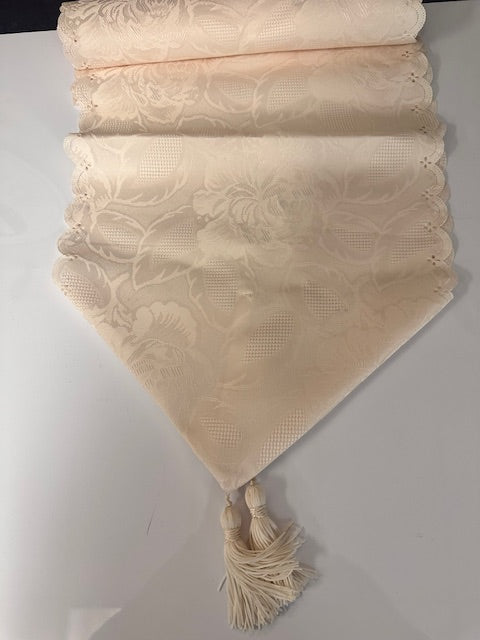 VINTAGE IVORY FLORAL WITH SCALLOPED EDGE TABLE RUNNER