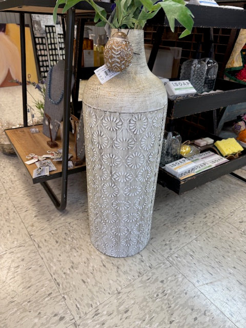DAISY EMBOSSED METAL FLOWER VASE