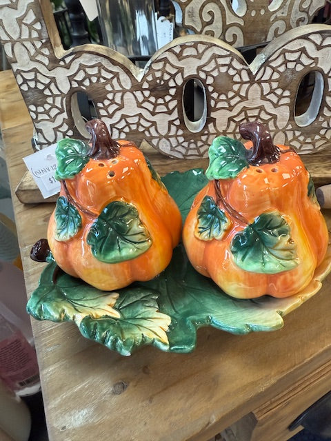 HERITAGE HARVEST FALL SALT AND PEPPER SETS - ASSORTED