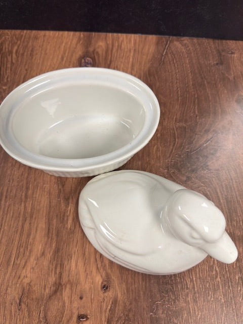 VINTAGE 1980'S SMALL DUCK COVERED CASSEROLE DISH